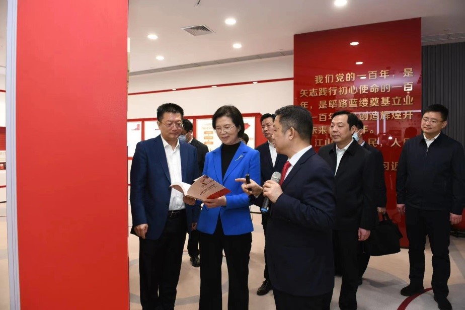 江蘇省委常委、組織部部長沈瑩調(diào)研紅豆2